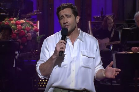 Jake Gyllenhaal Sings to Boyz II Men’s ‘End of the Road’